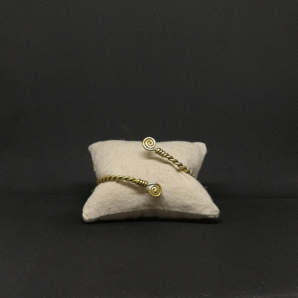 Bracelet torque torsadé en laiton