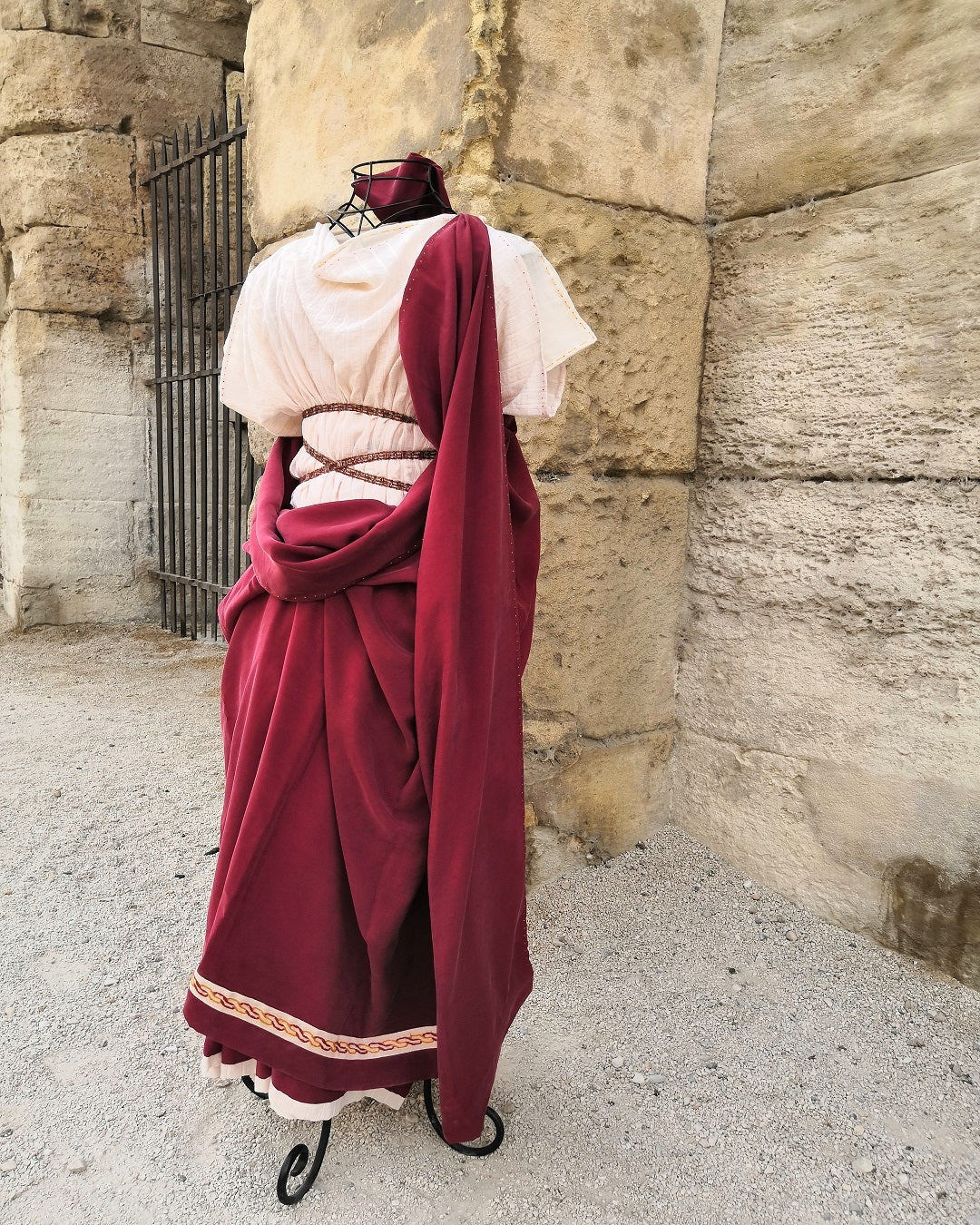 Pallium romain pour femme en soie rouge