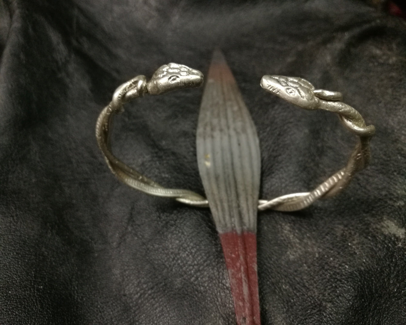 Bracelet torque serpentiforme en argent