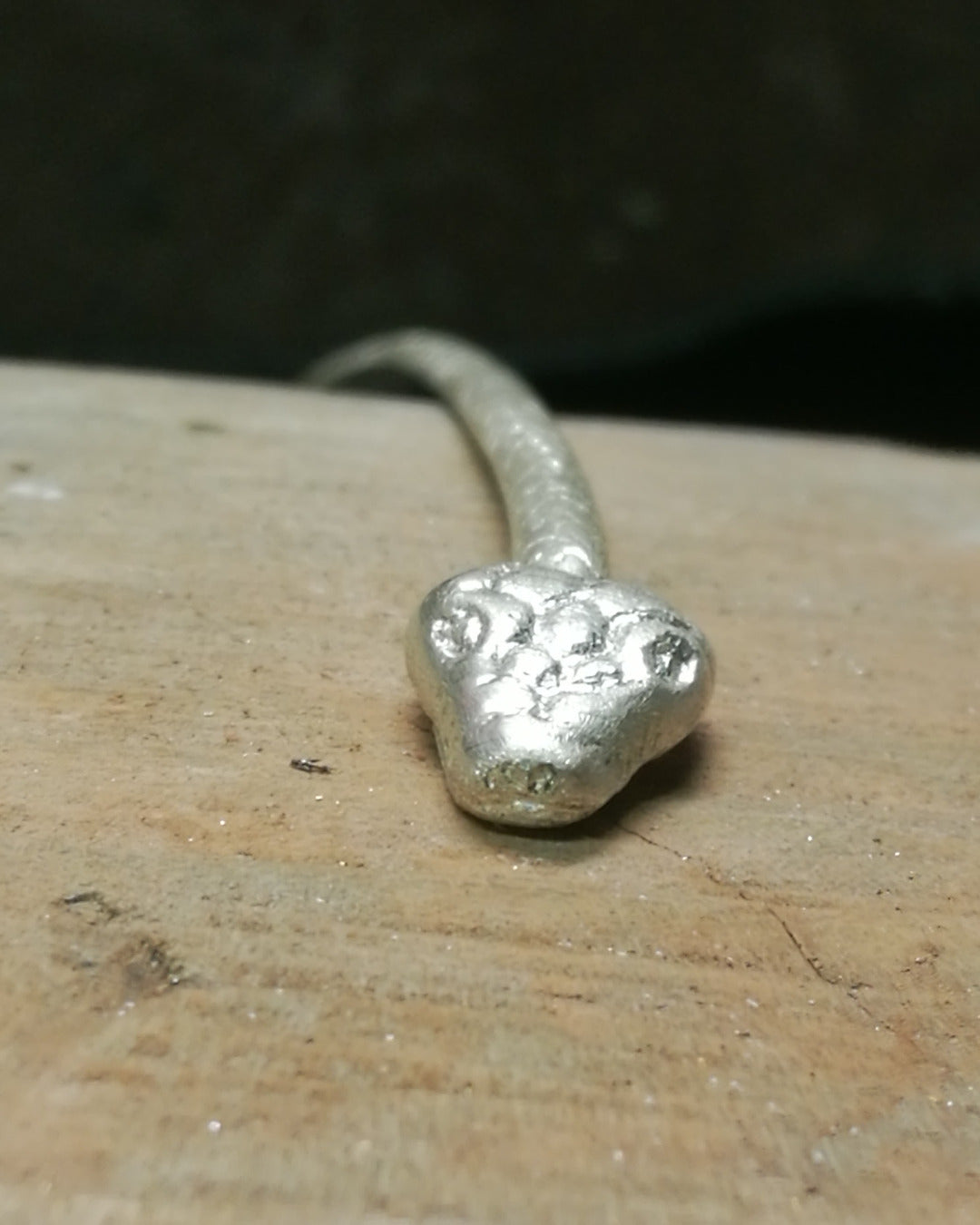 Bracelet torque serpentiforme en argent