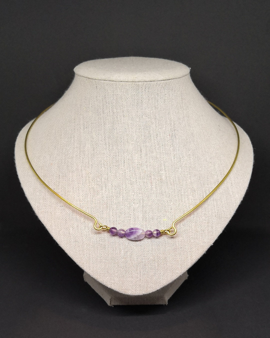 Collier avec perles semi-précieuses