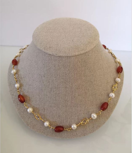 Collier nœuds d'Hercule avec nacres et cornaline rouge