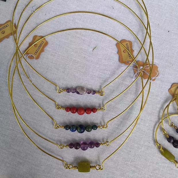 Collier avec perles semi-précieuses